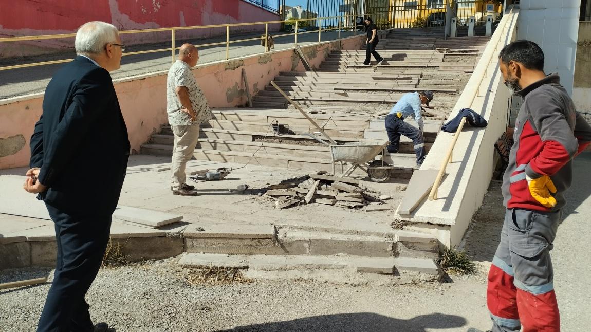 Altındağ Belediyesi'nin katkılarıyla okulumuzun merdivenleri yenilendi. 
